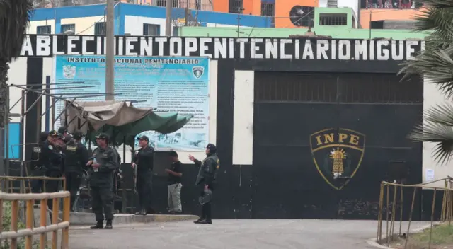 El túnel inicia en una cochera a cuatro cuadras del penal Miguel Castro Castro. El túnel inicia en una cochera a cuatro cuadras del penal Miguel Castro Castro.
