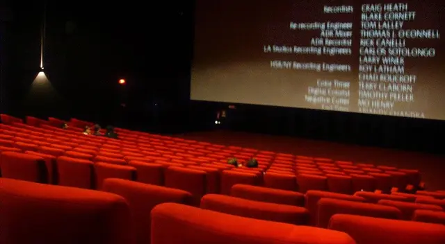 Los tickets para una función de cine serán vendidos vía online. Los tickets para una función de cine serán vendidos vía online.