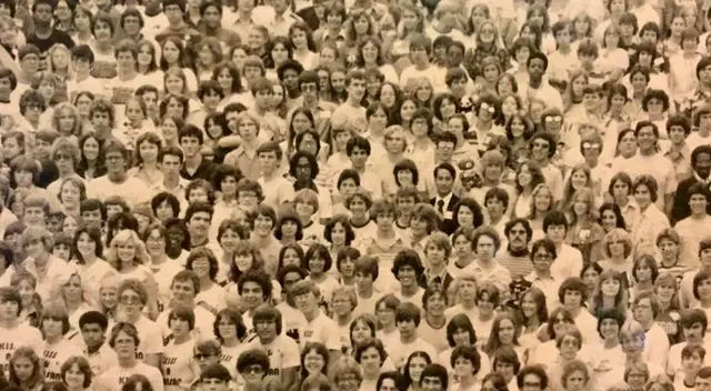 ¿Serás capaz de encontrar al panda escondido entre la gente?