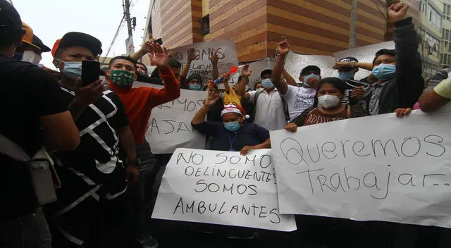 Trabajadores de Mesa Redonda exigen mesa de diálogo con la Municipalidad de Lima.