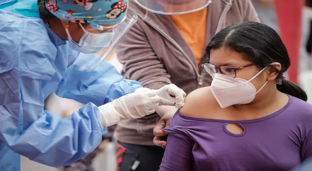 La ministra de Salud indicó que las primeras dosis de la vacuna serán recibidas por quienes trabajen en el primer nivel de atención. La ministra de Salud indicó que las primeras dosis de la vacuna serán recibidas por quienes trabajen en el primer nivel de atención.