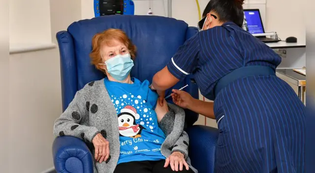 La longeva mujer cumplirá 91 la próxima semana y recibirá la segunda dosis  dentro de 21 días.