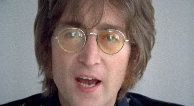 John Lennon perdió la vida el 8 de diciembre de 1980 a los 41 años de edad. John Lennon perdió la vida el 8 de diciembre de 1980 a los 41 años de edad.