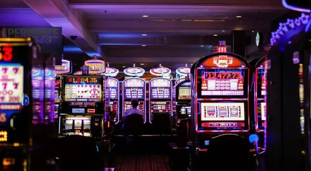 De acuerdo al protocolo sanitario las personas deberán mantener un distanciamiento de 1.5 metros. De acuerdo al protocolo sanitario las personas deberán mantener un distanciamiento de 1.5 metros.