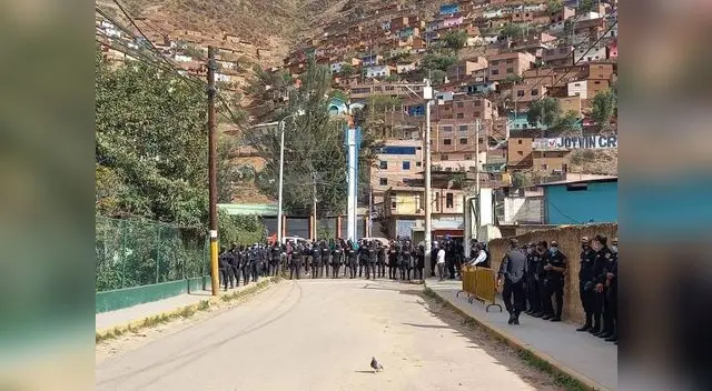agricultores de papa bloquean Carretera Central
