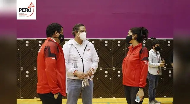 El presidente del IPD conversa con los deportistas