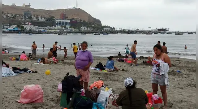 Bañistas acudieron a las playas en Chorrillos Bañistas acudieron a las playas en Chorrillos