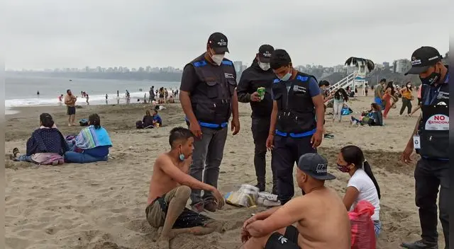 Bañistas acudieron a las playas en Chorrillos Bañistas acudieron a las playas en Chorrillos