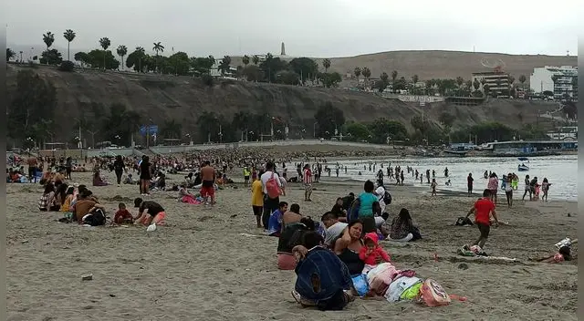 Bañistas acudieron a las playas en Chorrillos Bañistas acudieron a las playas en Chorrillos