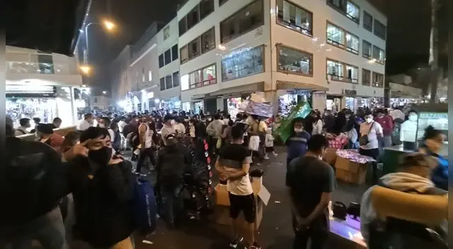 Ambulantes invadieron Mesa Redonda