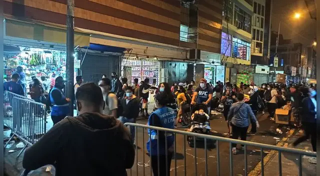 Ambulantes invadieron Mesa Redonda