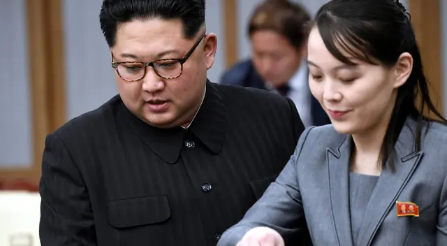 El líder norcoreano, Kim Jong-un, junto a su hermana, Kim Yo-jong.