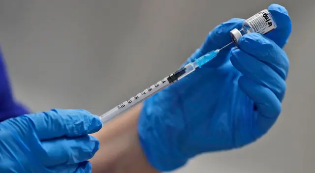 Canadá aprueba uso de la vacuna contra el COVID-19 de Pfizer/BioNtech Canadá aprueba uso de la vacuna contra el COVID-19 de Pfizer/BioNtech