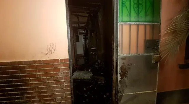 Un vecino logró rescatar dos niños, una pequeña de 4 años y otro de 7, quienes intentaban escapar hacía su ventana con la ayuda del padre de los menores. Felizmente, los infantes no resultaron heridos.