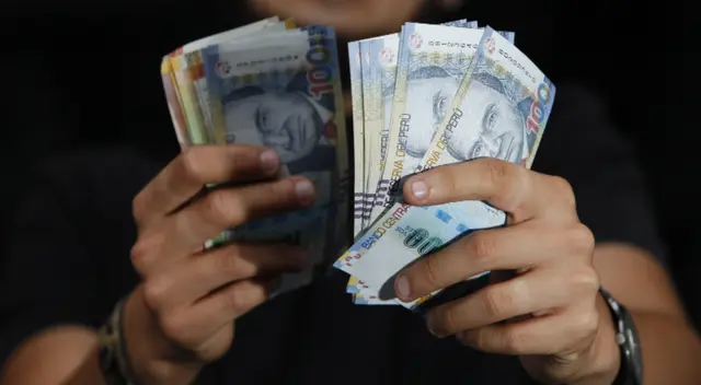 Conoce cómo retirar hasta 4 UIT  de tus aportes a la AFP.