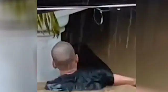 Hombre arriesgó su vida para salvar a un perro atrapado en una inundación Hombre arriesgó su vida para salvar a un perro atrapado en una inundación