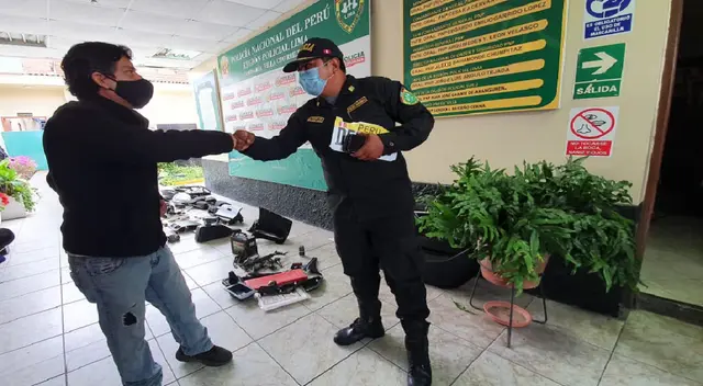 El dueño del auto recuperó los accesorio que robaron los delincuentes. El dueño del auto recuperó los accesorio que robaron los delincuentes.