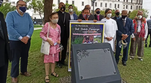 Se develó una placa conmemorativa en honor Inti Sotelo y Bryan Pintado Se develó una placa conmemorativa en honor Inti Sotelo y Bryan Pintado