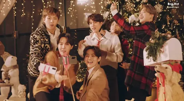 BTS decidió terminar el 2020 con un remix de su exitoso tema “Dynamite” y un curioso videoclip navideño BTS decidió terminar el 2020 con un remix de su exitoso tema “Dynamite” y un curioso videoclip navideño