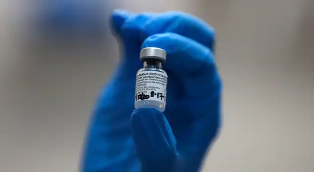 Estados Unidos se convirtió en uno de los pocos países, incluidos el Reino Unido y Canadá, para permitir la distribución generalizada de la vacuna Pfizer.