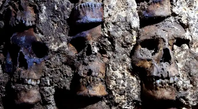 Tras dos años de excavaciones, los arqueólogos mexicanos hallaron los restos humanos. Tras dos años de excavaciones, los arqueólogos mexicanos hallaron los restos humanos.