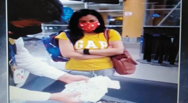 Mujer fue detenida en el Aeropuerto Internacional Jorge Chávez con dos maletas que contenían dólares falsos Mujer fue detenida en el Aeropuerto Internacional Jorge Chávez con dos maletas que contenían dólares falsos