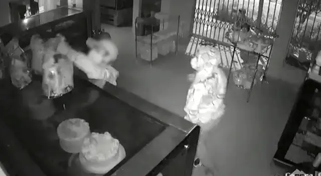 Adolescentes asaltan pastelería por cuarta vez Adolescentes asaltan pastelería por cuarta vez