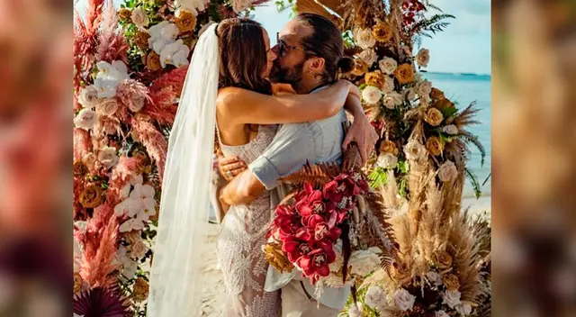Diego Torres junto a su flamante esposa Débora Bello.