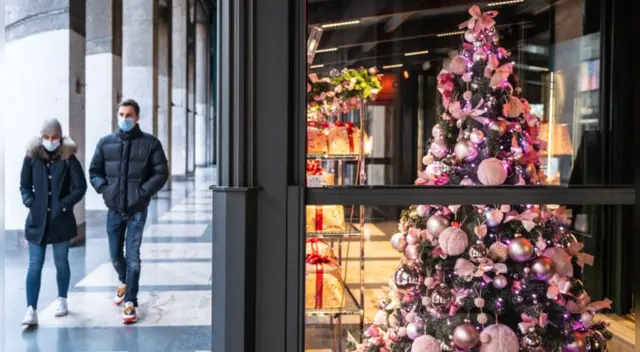 Las reuniones en espacios interiores por fiestas pueden ser especialmente peligrosas, según afirmó la OMS-Europa.