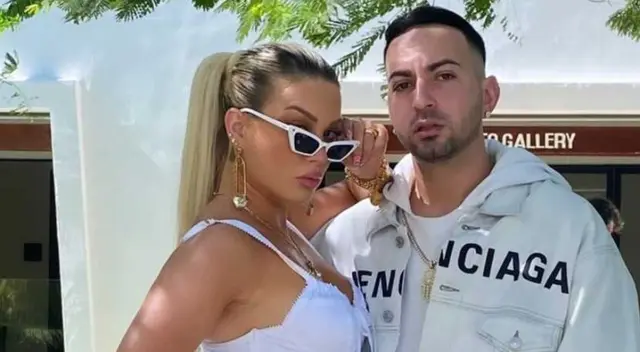 La cantante Leslie Shaw está en Punta Cana y mostró los divertidos momentos que pasó junto a sus colegas en la rueda de prensa los Premios Heat.