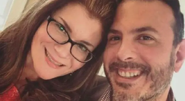 Mujer le canta a su esposo la canción de su matrimonio y días después él muere Mujer le canta a su esposo la canción de su matrimonio y días después él muere