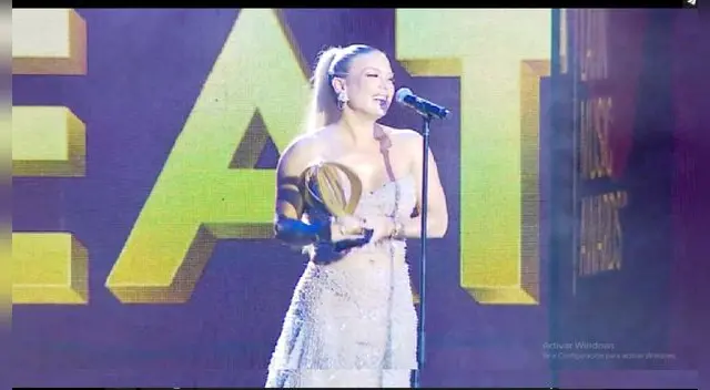 Leslie Shaw ganó a 'Mejor artista sur' en los Premios Heat.