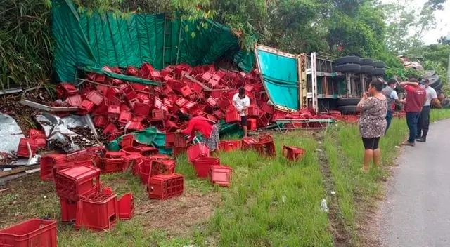 Camión de Backus sufre accidente en Huánuco.