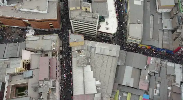 Aglomeraciones persisten en Mesa Redonda a pocos días de Navidad. Aglomeraciones persisten en Mesa Redonda a pocos días de Navidad.