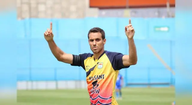 Carlos Orejuela estuvo inspirado y marcó tres goles en la victoria de Chavelines.