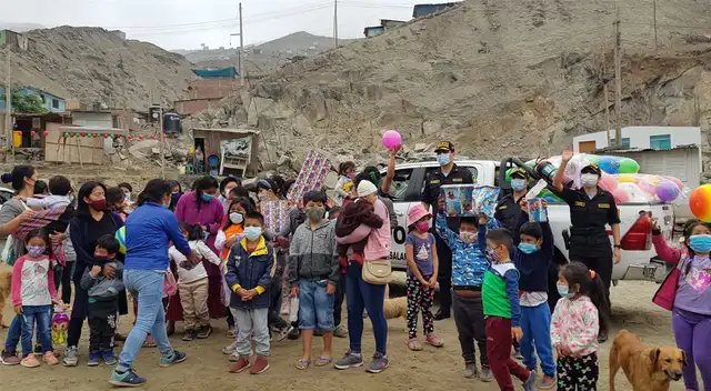 Policías de Salamanca realizan chocolata a niños de Ate. Policías de Salamanca realizan chocolata a niños de Ate.