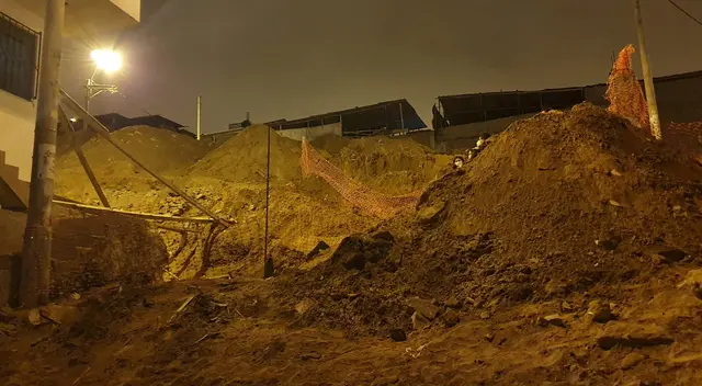 Vecinos de VES exigen intervención de las autoridades. Desde hace unos días tampoco tienen agua.