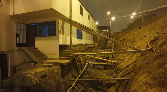 Vecinos de VES exigen intervención de las autoridades. Desde hace unos días tampoco tienen agua.