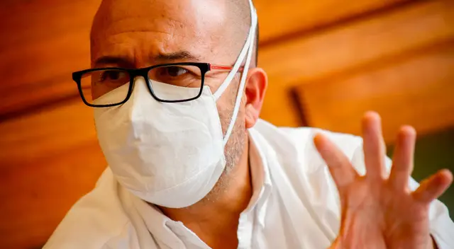 Víctor Zamora pide cierre de fronteras con Reino Unido.