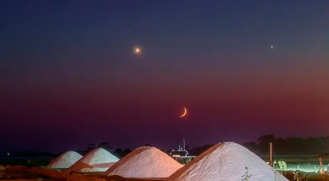 Este lunes 21 de diciembre ocurrirá el último evento astronómico del año. Sepa la hora para no perderse el fenómeno que hará ver a los dos planetas muy cerca. Este lunes 21 de diciembre ocurrirá el último evento astronómico del año. Sepa la hora para no perderse el fenómeno que hará ver a los dos planetas muy cerca.