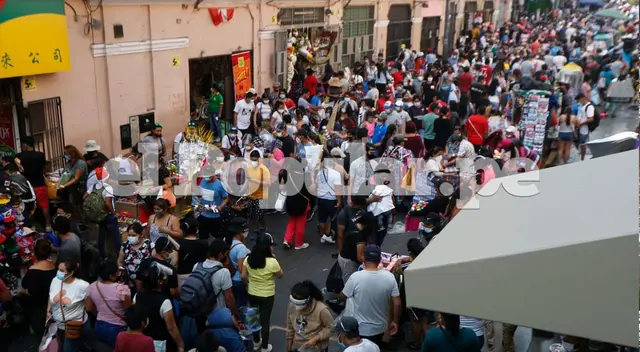 Decenas de personas acuden a Mesa Redonda.