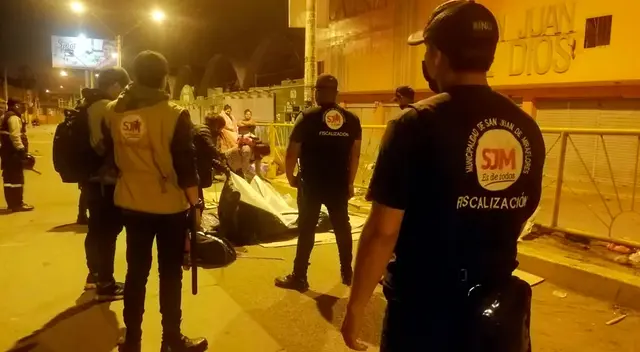 Más de 200 comerciantes se sintieron afectados por el desalojo de la Municipalidad de San Juan de Miraflores. Más de 200 comerciantes se sintieron afectados por el desalojo de la Municipalidad de San Juan de Miraflores.