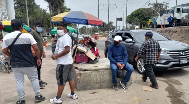 Transportistas informales cobran hasta S/200 para viajar al sur del país tras el bloqueo de la carretera que conduce a Ica. Transportistas informales cobran hasta S/200 para viajar al sur del país tras el bloqueo de la carretera que conduce a Ica.