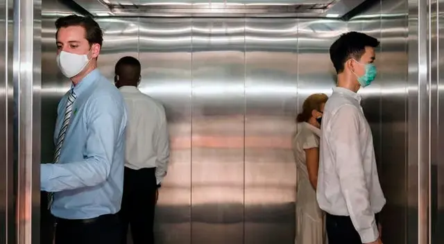 Joven le tose a anciano en la cara y él le responde una manera inesperada Joven le tose a anciano en la cara y él le responde una manera inesperada