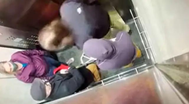 Joven le tose a anciano en la cara y él le responde una manera inesperada Joven le tose a anciano en la cara y él le responde una manera inesperada