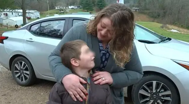 La familia pudo sacar a sus hijos de sus habitaciones antes de que la casa sea consumida por el voraz incendio. La familia pudo sacar a sus hijos de sus habitaciones antes de que la casa sea consumida por el voraz incendio.