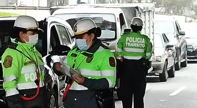 Las personas que laboren en Navidad y Año Nuevo tendrán que tramitar un pase especial de circulación. Las personas que laboren en Navidad y Año Nuevo tendrán que tramitar un pase especial de circulación.