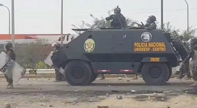 Protestantes en Ica piden que el presidente del Perú, renuncie. Protestantes en Ica piden que el presidente del Perú, renuncie.