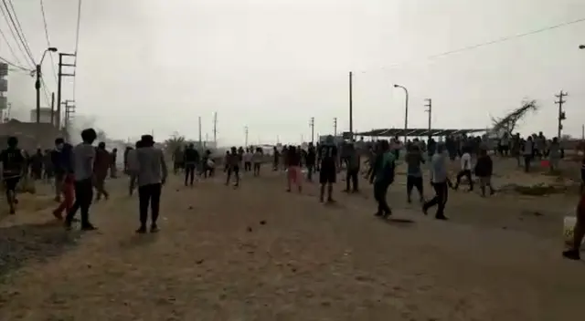 Protestantes en Ica piden que el presidente del Perú, renuncie. Protestantes en Ica piden que el presidente del Perú, renuncie.