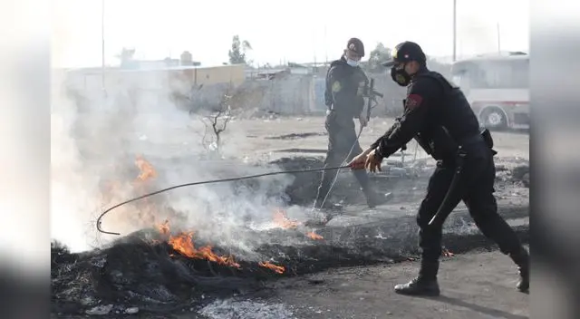 Ejército se suma a la limpieza de carretera